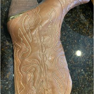 Reba Backstage Leather Boots. New size 9